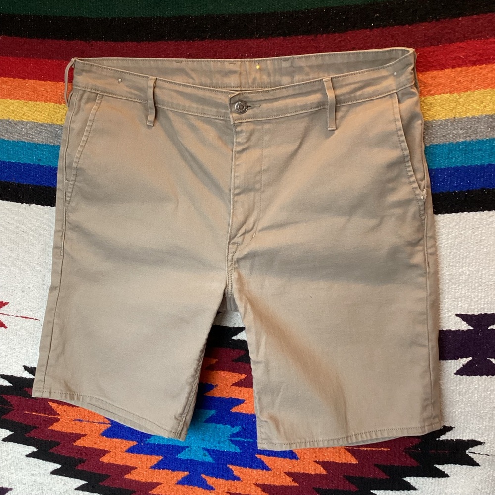 Levi’s khaki board shorts size 38